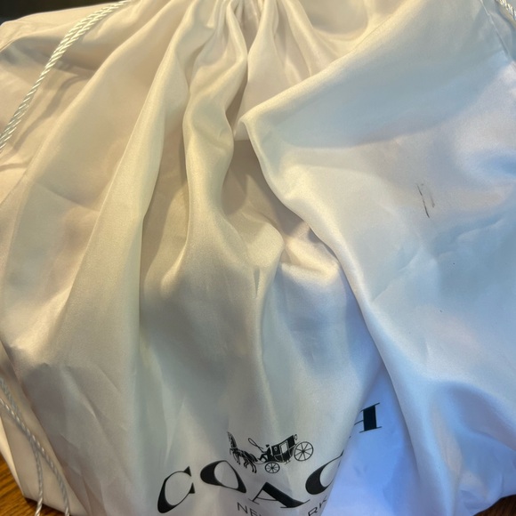 Authentic Coach pastel Pink Leather Hobo Bag and matching zip around wallet EUC - Picture 13 of 13